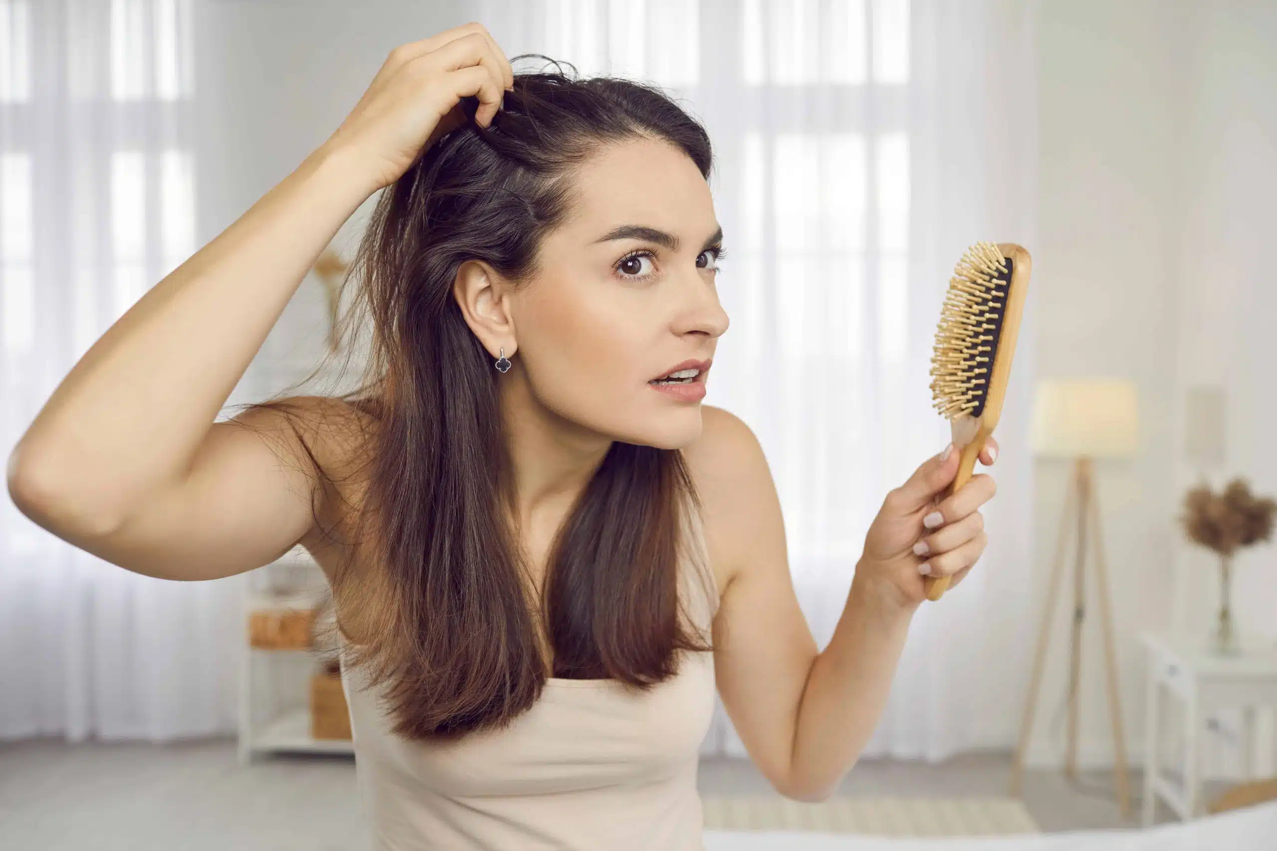 5 conseils pour ralentir la chute de cheveux